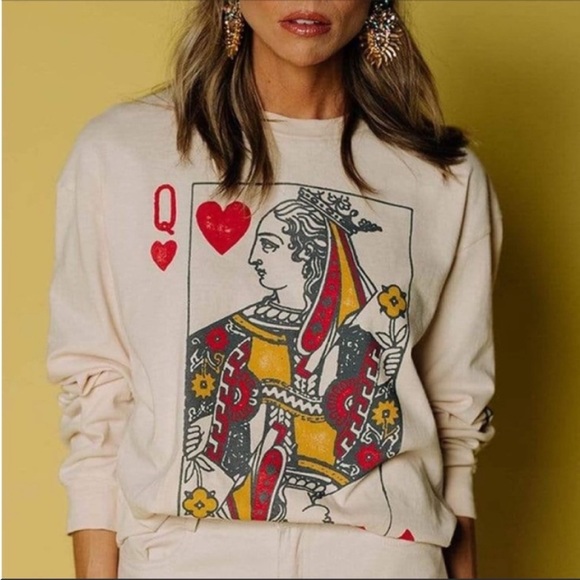 Daydreamer Tops - Daydreamer Queen Of Hearts Graphic Crewneck Long Sleeve Tee In Sand